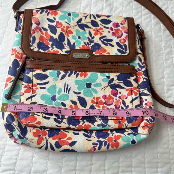 Relic Floral Crossbody Bag with Brown Accents Adjustable Straps - Picture 4 of 12